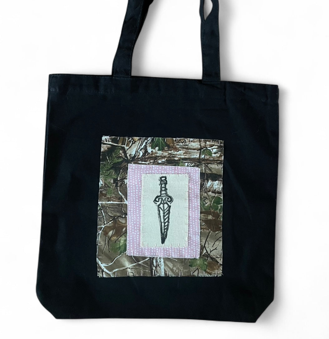 Camo pink dagger L bag