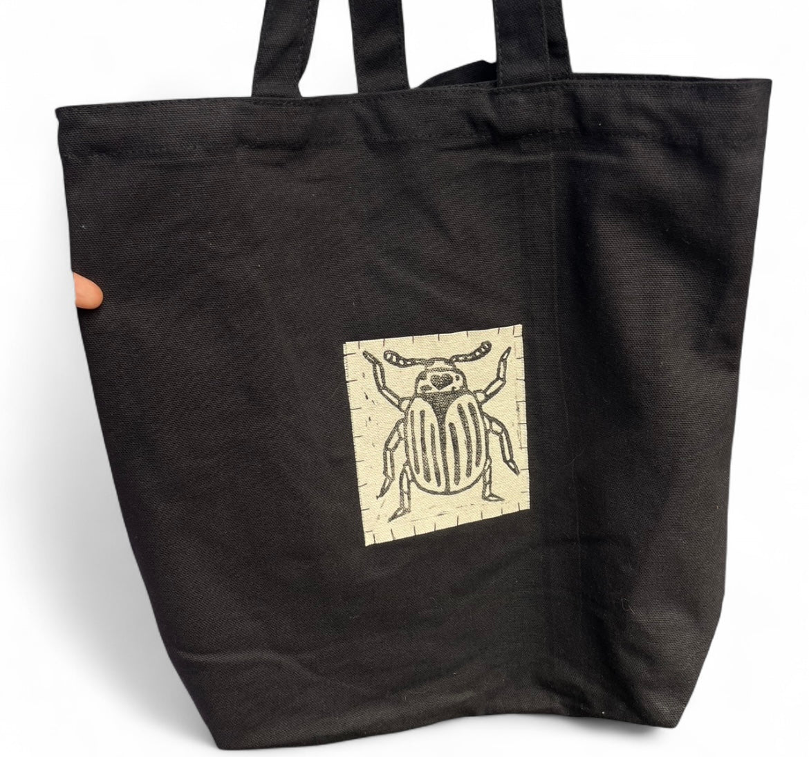 Black beetle patch L bag