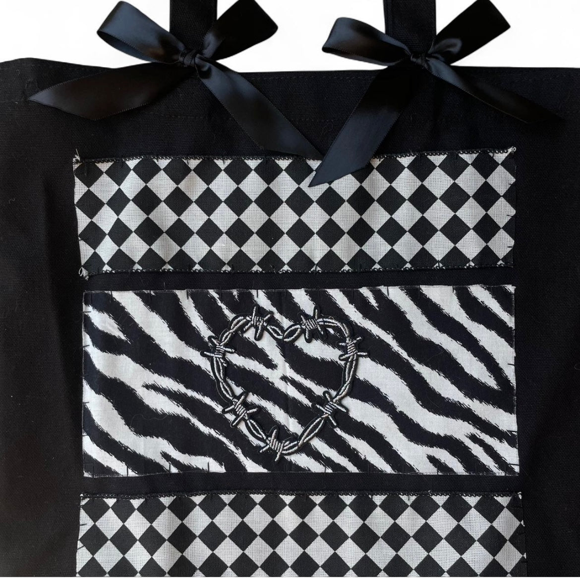 zebra wire heart L bag
