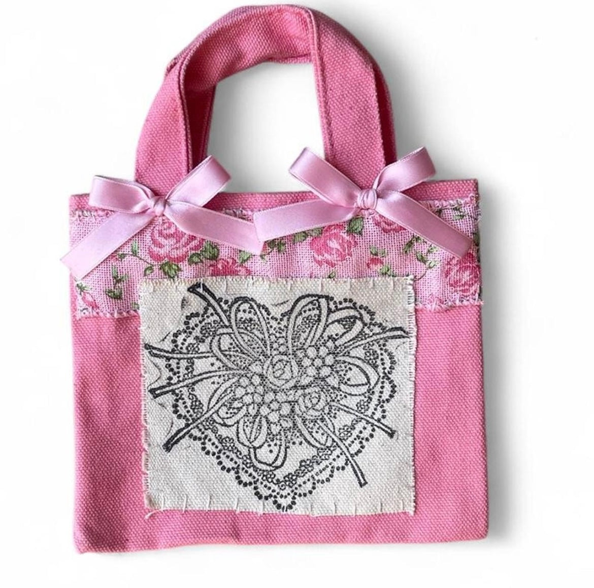 light pink lacey heart S bag