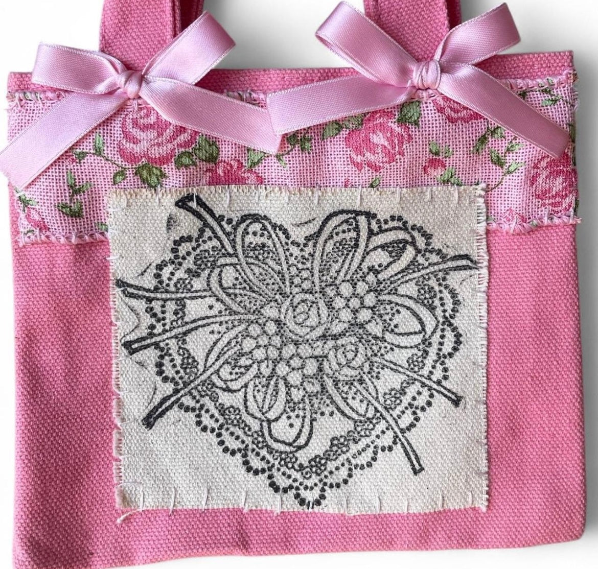 light pink lacey heart S bag