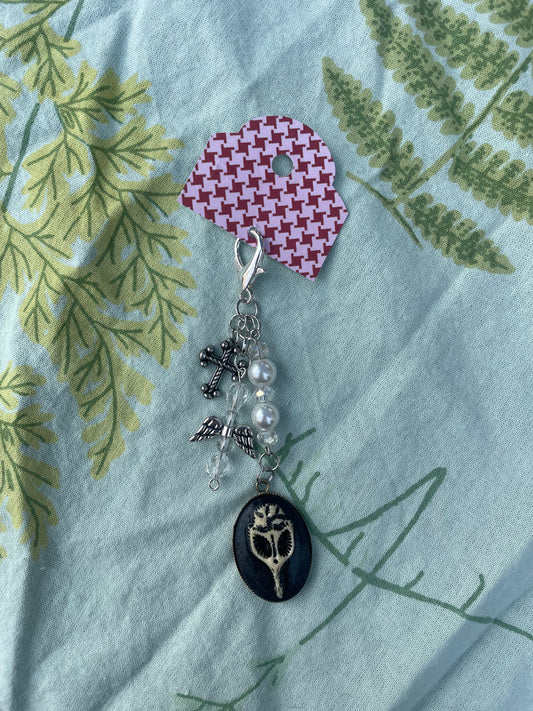Skull and cross keychain